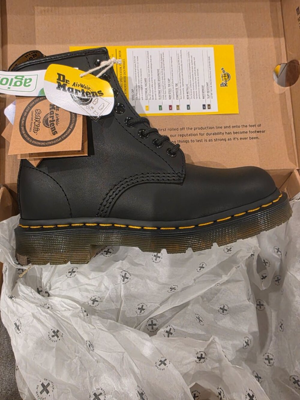 NIB Dr. Martens 1460 Black Leather Lace Up Boot Women's Size 6 / Men's 5 - Picture 2 of 3